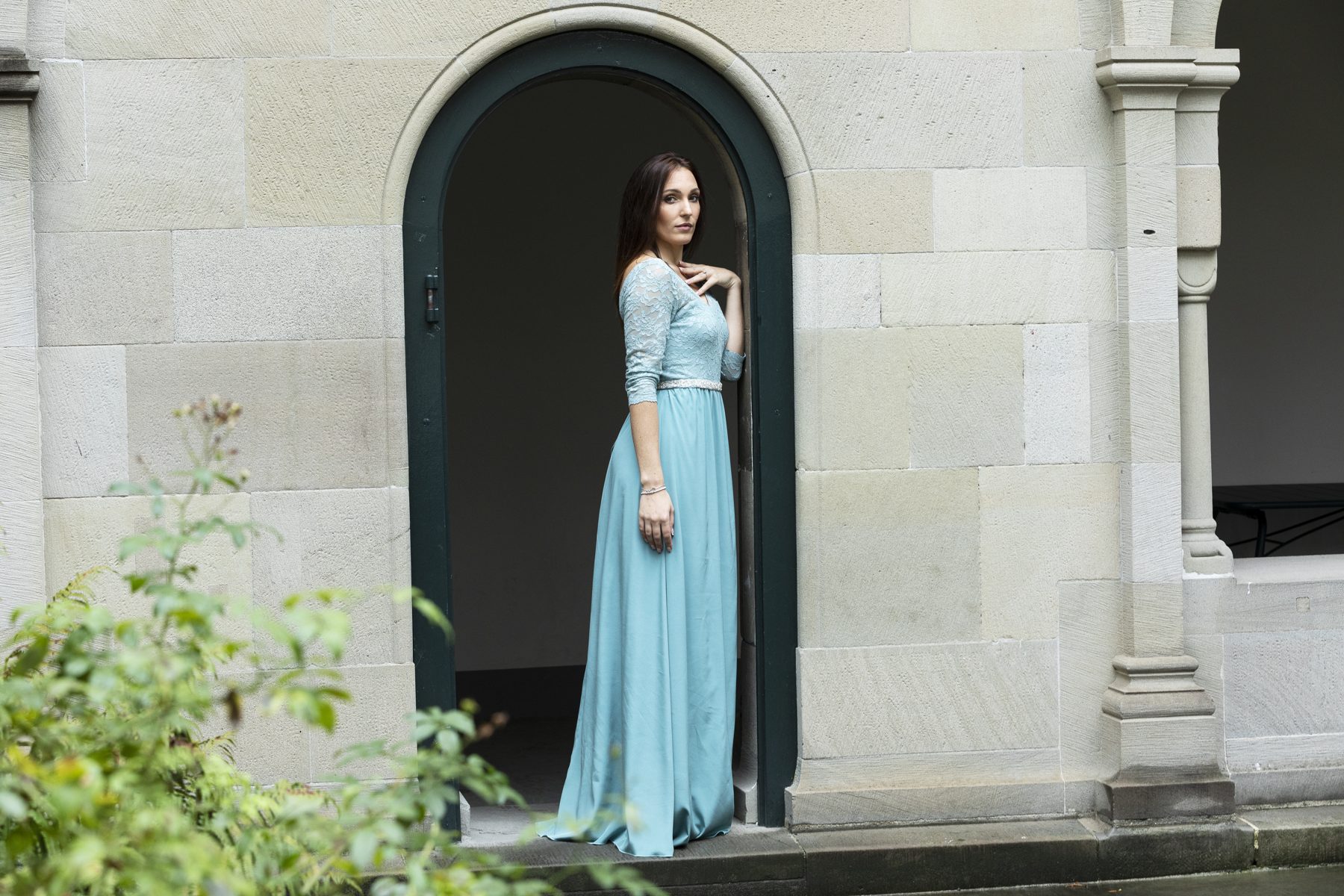 Langes Brautmutterkleid in Hellblau mit Jäckchen, Atelier Zürich